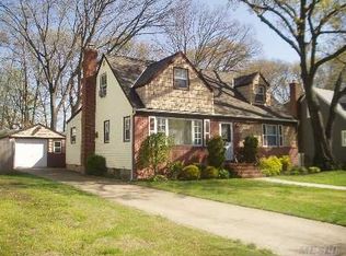 1595 Tulip Ave, Merrick, NY 11566