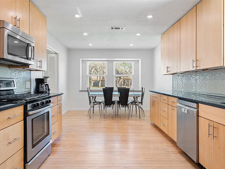 6906 One Oak Rd — Photo 10
