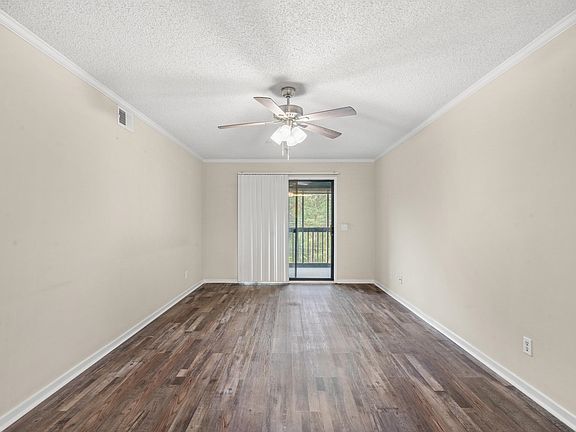 4th image of 4015 Fairway Dr. #402