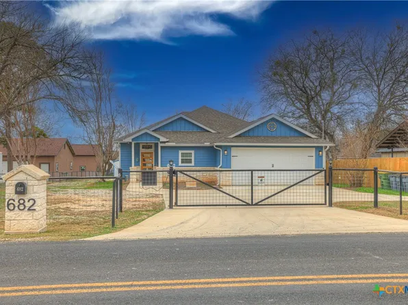 682 Stuart Rd, Adkins, TX 78101