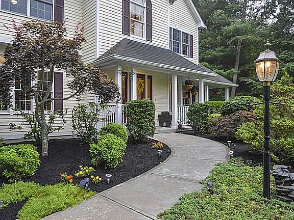 2nd image of 120 Canterbury Ln