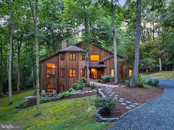 4th image of 6335 Hidden Valley Dr