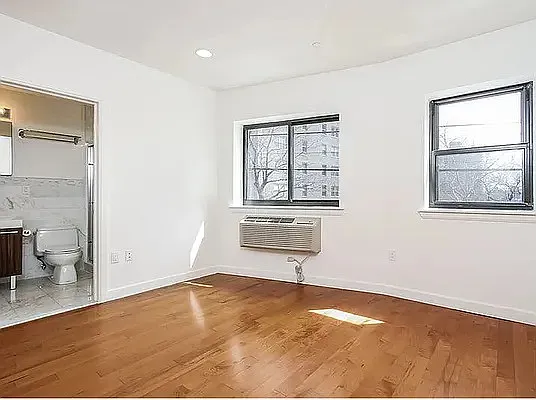 Rented by Safdie Realty Group | media 10