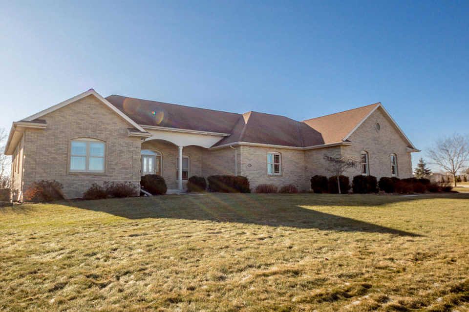 1st image of 885 River Meadows Dr