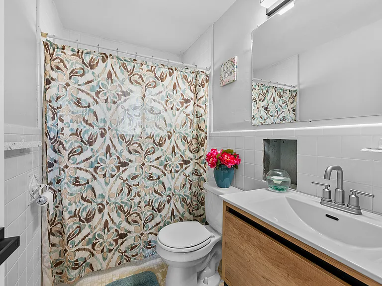 2268 Serra Dr — Photo 19