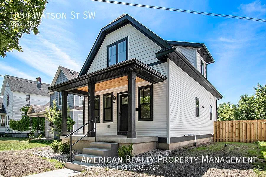 1054 Watson St SW