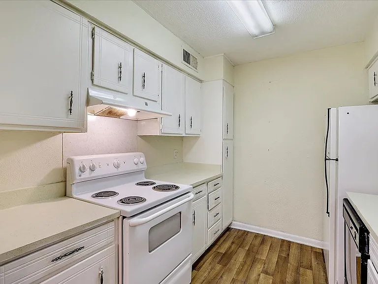 1140 Greymont Ave — Photo 21