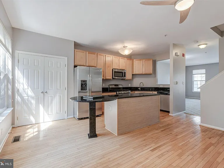 5140 Donovan Dr — Photo 4