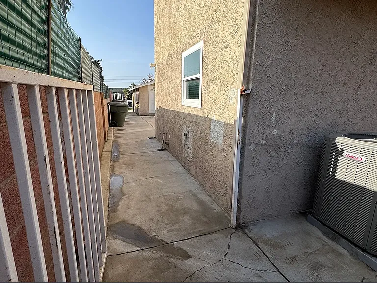 804 N Geneva St #B — Photo 14