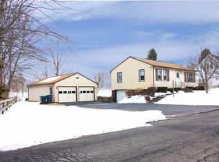4 Meadow St, Cohoes, NY 12047