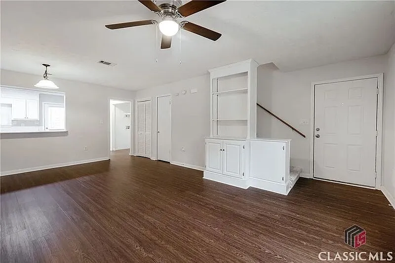 2 bed, 1.5 bath, 1292 sqft, $1,300 — Photo 3