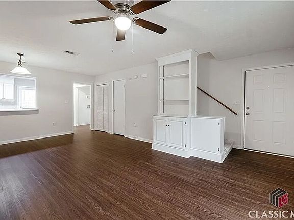 3rd image of 207 Highland Park Dr