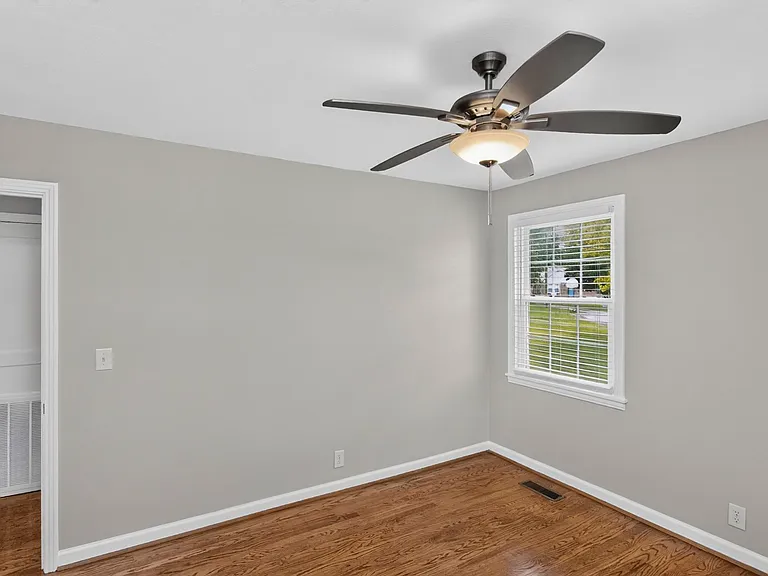 409 Woodberry Dr — Photo 17