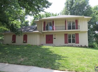 2201 SW 33rd St, Topeka, KS 66611