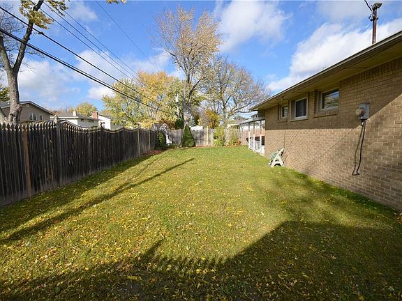 4th image of 8 Dale Dr