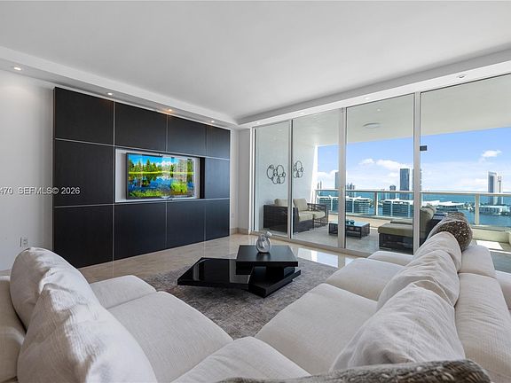 4th image of 3201 NE 183rd St APT 2906