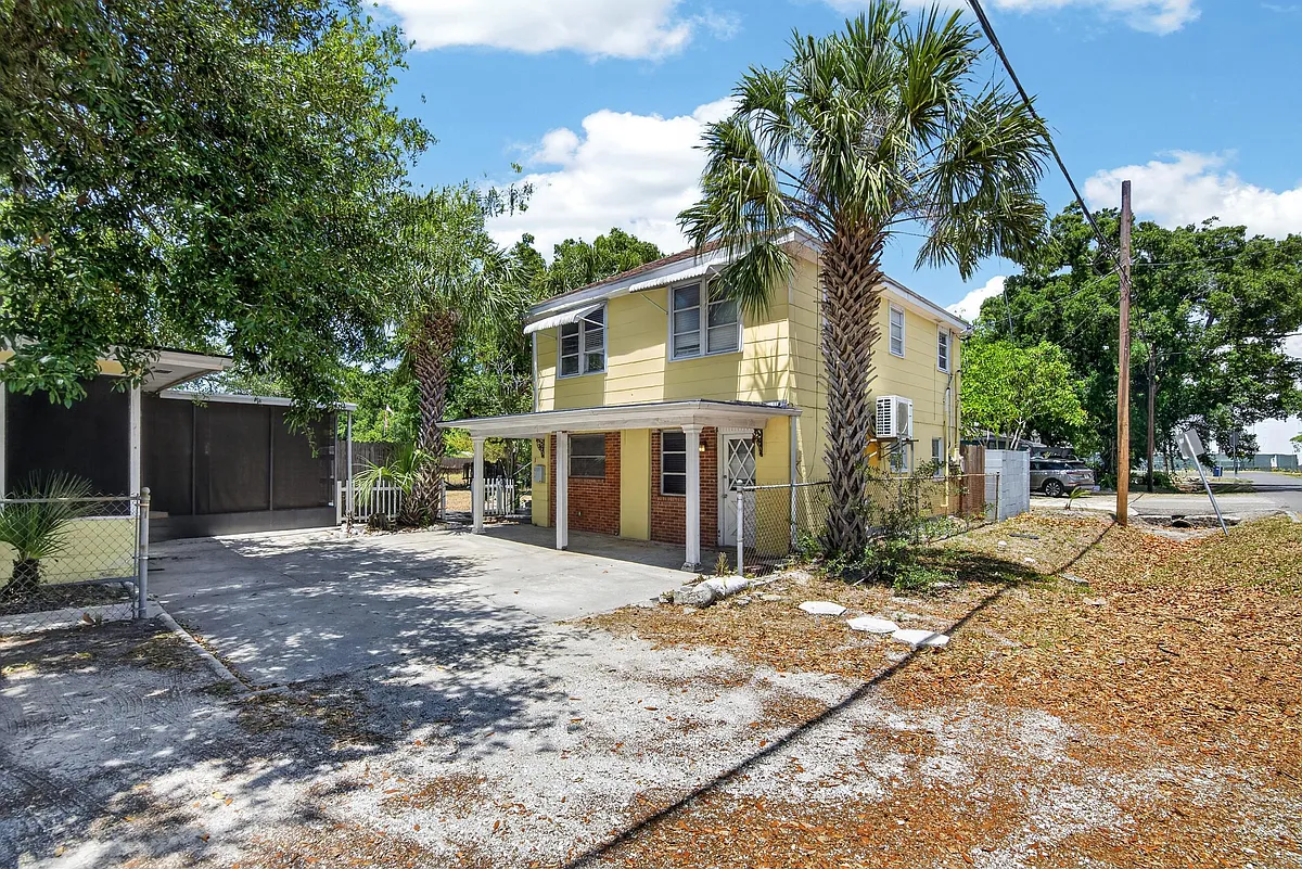Building Photo - 3301 W Woodlawn Ave #2