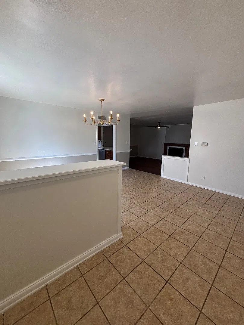 120 Carlton Rd — Photo 2