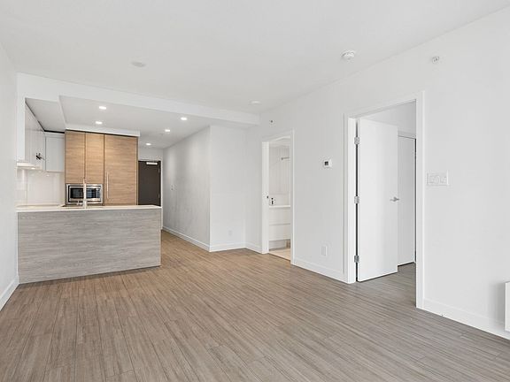 5th image of 13615 Fraser Hwy #1805