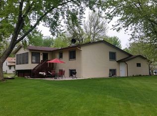 495 Oakwood Ln, Owatonna, MN 55060