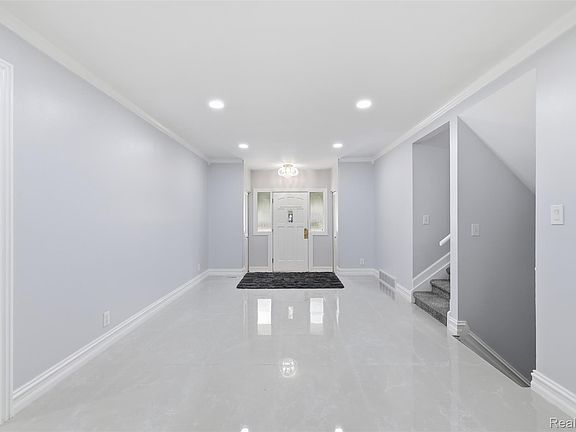 5th image of 4661 N Tuxedo Dr