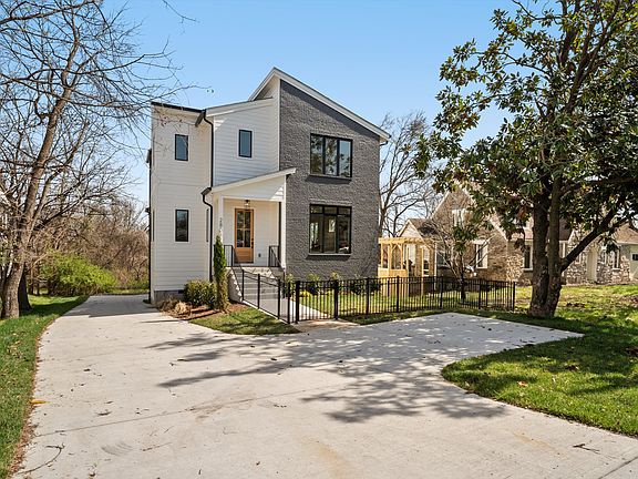 3rd image of 2804 Eastland Ave