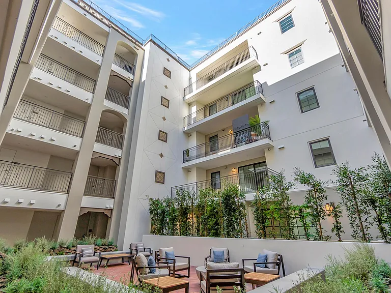 LaBrea & 12th Apartments — Photo 12