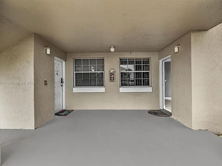 2851 N Oakland Forest Dr #111 — Photo 25