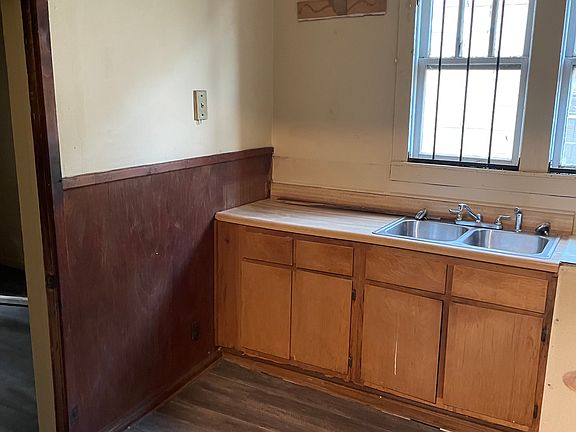 5th image of 1511 Victor St