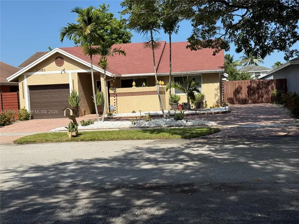 1051 SW 99th Ave, Pembroke Pines, FL 33025