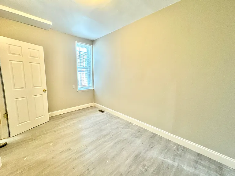 2528 S American St — Photo 13