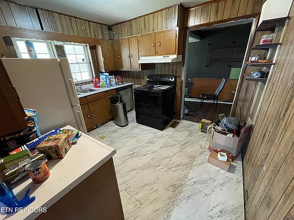 5th image of 2415 Brown Ave