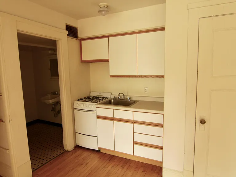 676 State St #405 — Photo 6
