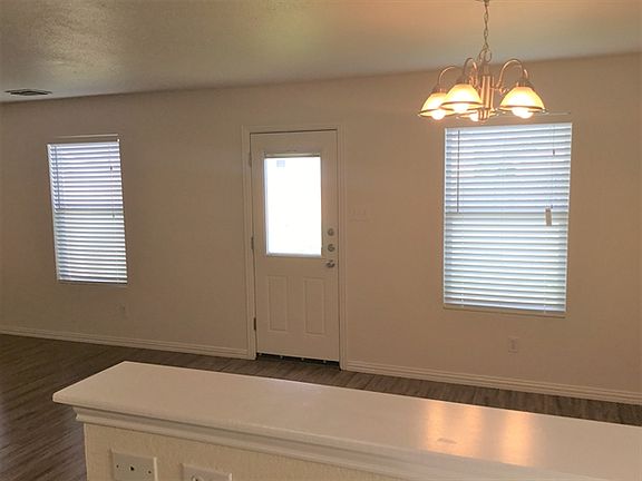 4th image of 4936 Waterford Dr
