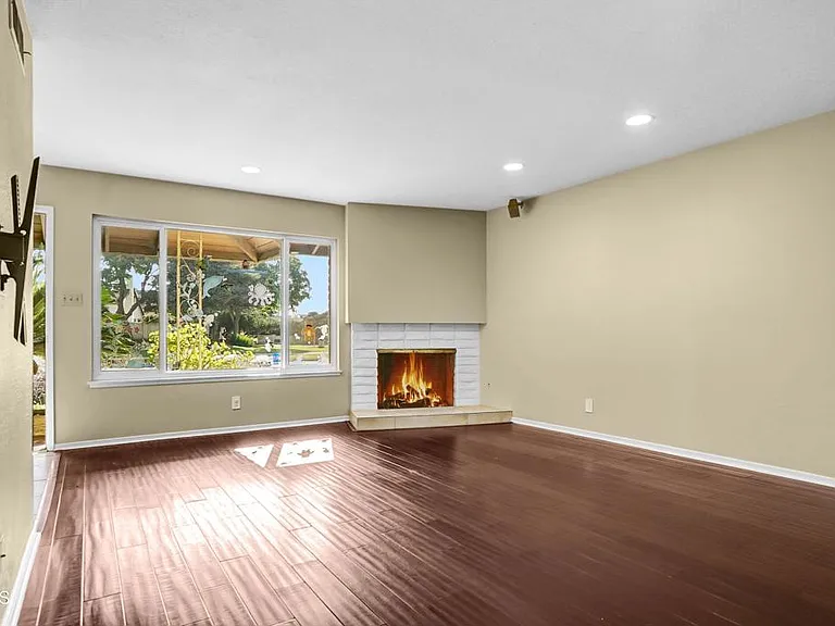 1307 S Petit Ave — Photo 6