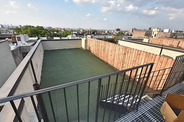 Rented by EXR | media 9