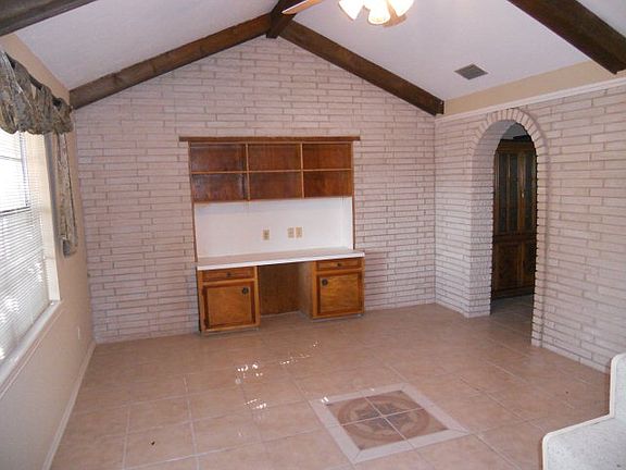 5th image of 2604 Toronto Ave