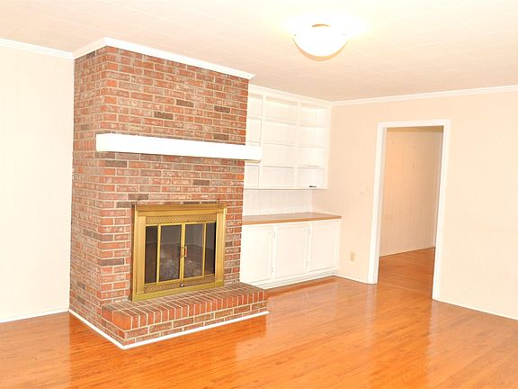 4th image of 1909 McHardy St
