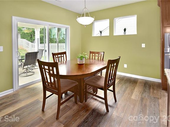 5th image of 205 Kingston Dr