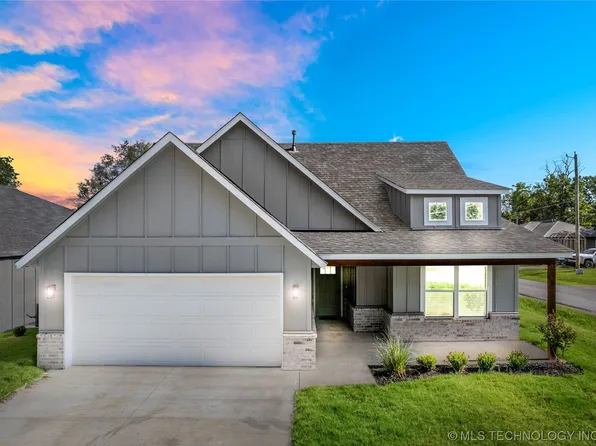 411 W Harrison St, Chouteau, OK 74337