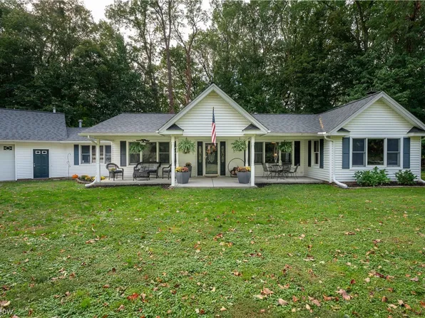 35350 Hanna Rd, Willoughby Hills, OH 44094