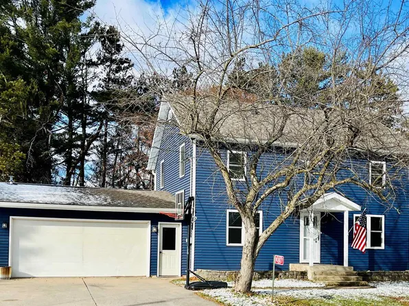 N3827 River Dr, Waupaca, WI 54981