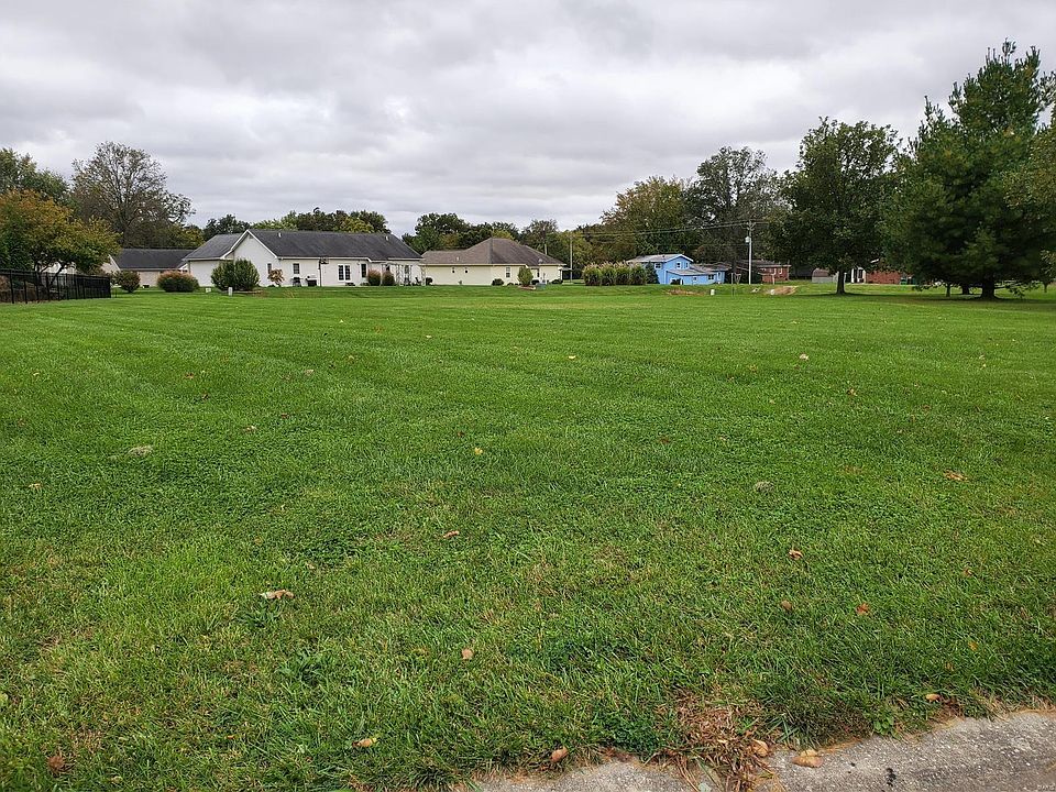 2nd image of 870 Deer Circle Dr