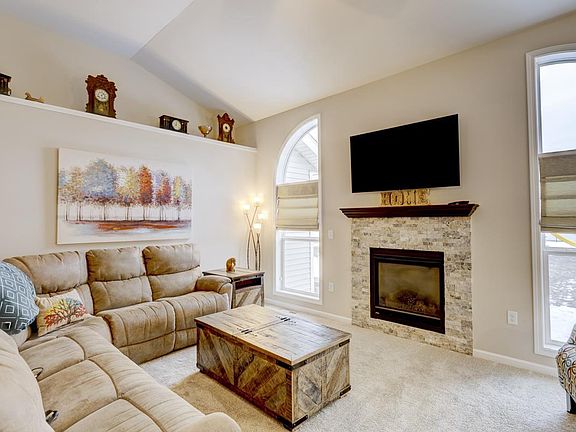 4th image of 910 Yorktown Road