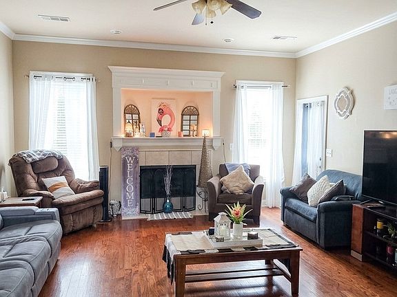 3rd image of 607 Prairieview Dr