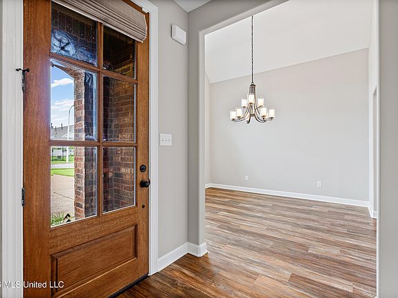 4th image of 3452 Kreunen St