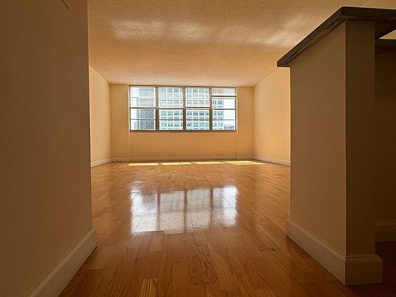 3rd image of 999 Brickell Bay Dr #1163