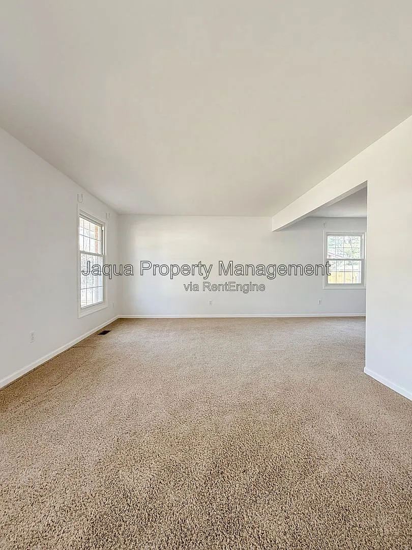 4 bed, 1.5 bath, 1720 sqft, $2,350 — Photo 3