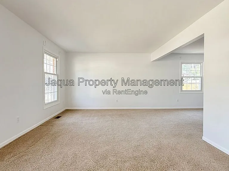 2383 Quincy Ave — Photo 3