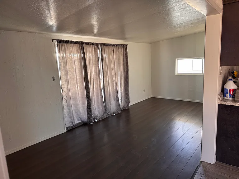 290 E 26th Pl — Photo 13